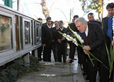 ادای احترام رئیس سازمان میراث فرهنگی به مقام شامخ شهدا در کرج