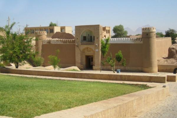 چاپارخانه ها در ایران؛ کارکنان و امکانات چاپارخانه ها